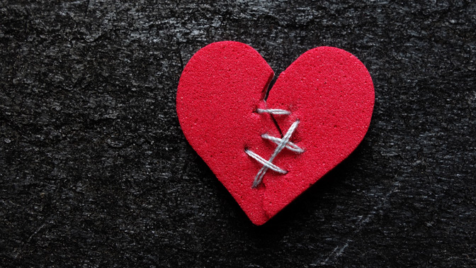 The findings reveal that neonatal macrophages, which are effective at triggering the growth of heart muscle cells in newborn babies, are still present in the adult heart before a heart attack. 